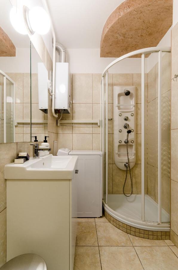Paulay'S Studio Apartment In The City Center. Budapest Luaran gambar